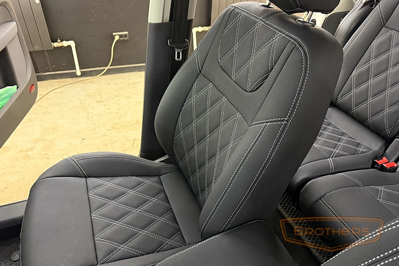 Чехлы для Volkswagen Caddy 3 (2004 - 2010) серии "Aurora" - серая строчка, ромбы Чехлы для Volkswagen Caddy 3 (2004 - 2010) серии "Aurora" - серая строчка, ромбы