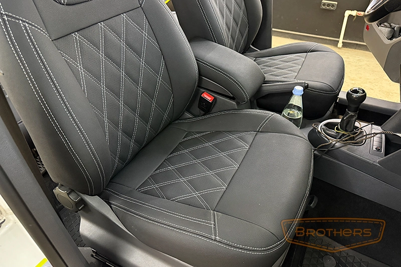 Чехлы для Volkswagen Caddy 3 (2004 - 2010) серии "Aurora" - серая строчка, ромбы Чехлы для Volkswagen Caddy 3 (2004 - 2010) серии "Aurora" - серая строчка, ромбы