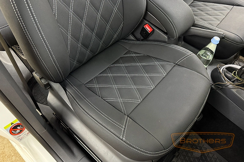 Чехлы для Volkswagen Caddy 3 (2004 - 2010) серии "Aurora" - серая строчка, ромбы Чехлы для Volkswagen Caddy 3 (2004 - 2010) серии "Aurora" - серая строчка, ромбы