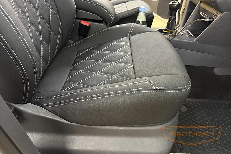 Чехлы для Volkswagen Caddy 3 (2004 - 2010) серии "Aurora" - серая строчка, ромбы Чехлы для Volkswagen Caddy 3 (2004 - 2010) серии "Aurora" - серая строчка, ромбы