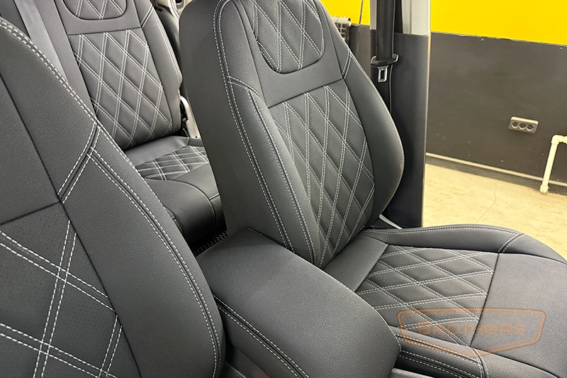 Чехлы для Volkswagen Caddy 3 (2004 - 2010) серии "Aurora" - серая строчка, ромбы Чехлы для Volkswagen Caddy 3 (2004 - 2010) серии "Aurora" - серая строчка, ромбы