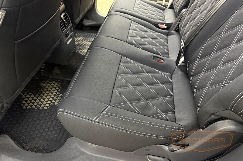 Чехлы для Volkswagen Caddy 3 (2004 - 2010) серии "Aurora" - серая строчка, ромбы Чехлы для Volkswagen Caddy 3 (2004 - 2010) серии "Aurora" - серая строчка, ромбы