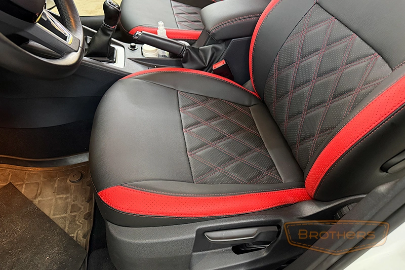 Чехлы на Skoda Octavia A7, серии "Premium" - красная строчка, красные вставки, ромбы Чехлы на Skoda Octavia A7, серии "Premium" - красная строчка, красные вставки, ромбы