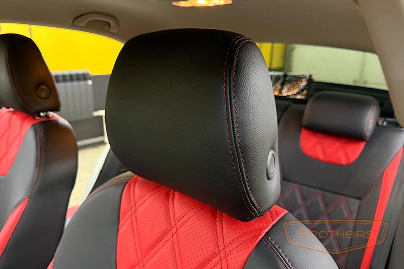 Чехлы на Skoda Octavia A7, серии "Premium" - красная строчка, красные вставки, ромбы Чехлы на Skoda Octavia A7, серии "Premium" - красная строчка, красные вставки, ромбы