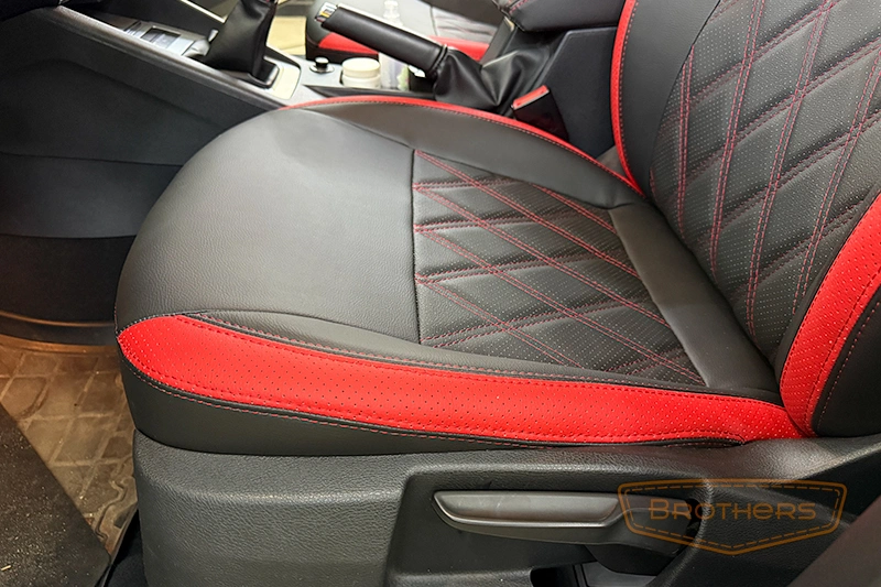 Чехлы на Skoda Octavia A7, серии "Premium" - красная строчка, красные вставки, ромбы Чехлы на Skoda Octavia A7, серии "Premium" - красная строчка, красные вставки, ромбы