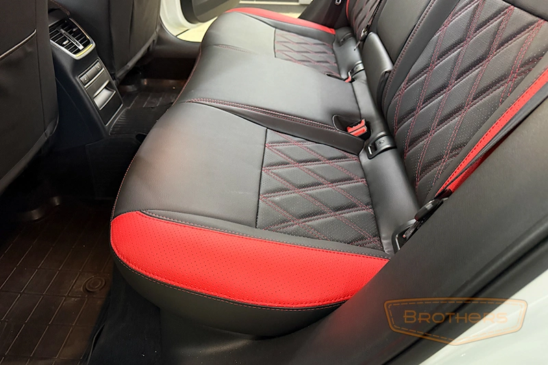 Чехлы на Skoda Octavia A7, серии "Premium" - красная строчка, красные вставки, ромбы Чехлы на Skoda Octavia A7, серии "Premium" - красная строчка, красные вставки, ромбы