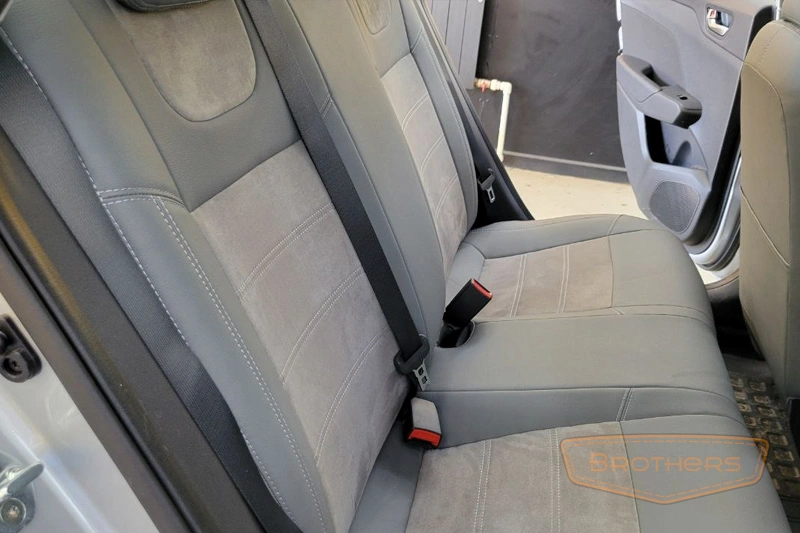 Чехлы на Hyundai Solaris 2, серии "Premium Plus" - серая строчка, серая эко-кожа, продление передних сидений Чехлы на Hyundai Solaris 2, серии "Premium Plus" - серая строчка, серая эко-кожа, продление передних сидений