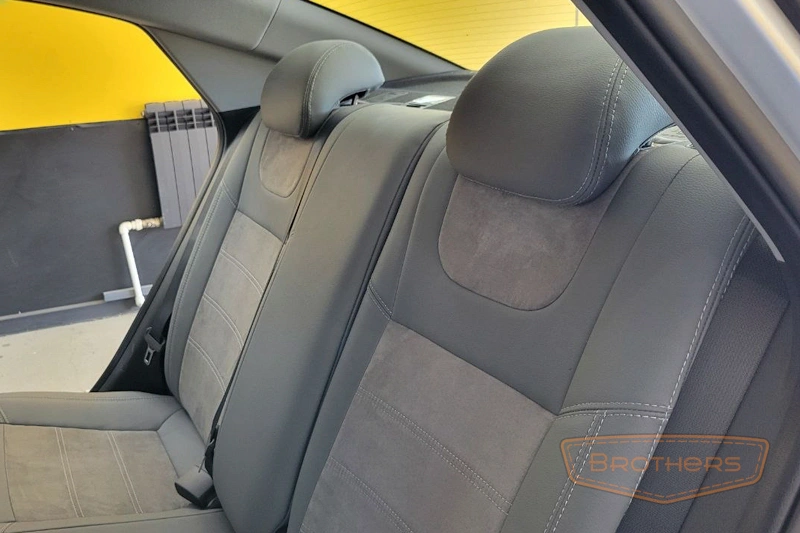 Чехлы на Hyundai Solaris 2, серии "Premium Plus" - серая строчка, серая эко-кожа, продление передних сидений Чехлы на Hyundai Solaris 2, серии "Premium Plus" - серая строчка, серая эко-кожа, продление передних сидений