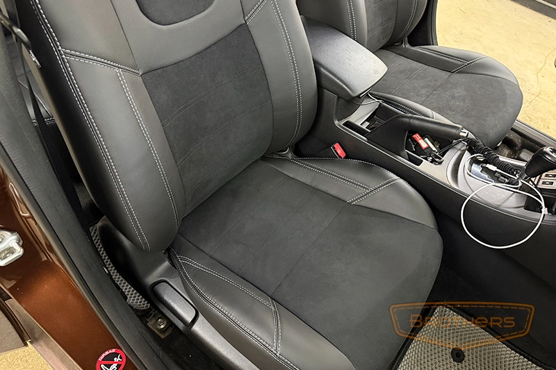 Чехлы на Mazda 3 (BL) хэтчбек серии "Alcantara" - продление переднего ряда, серая строчка Чехлы на Mazda 3 (BL) хэтчбек серии "Alcantara" - продление переднего ряда, серая строчка