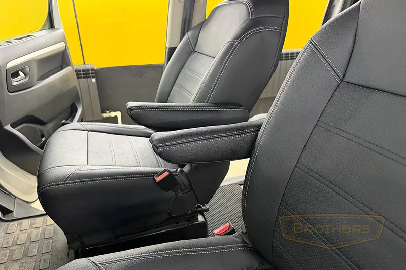Чехлы на Citroen Space Tourer (5 мест) серии "Aurora" - серая строчка Чехлы на Citroen Space Tourer (5 мест) серии "Aurora" - серая строчка