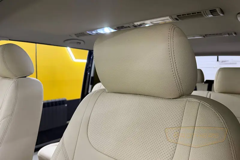 Чехлы для Volkswagen Caravelle T6 (8 мест) серии "Aurora" - бежевая строчка Чехлы для Volkswagen Caravelle T6 (8 мест) серии "Aurora" - бежевая строчка