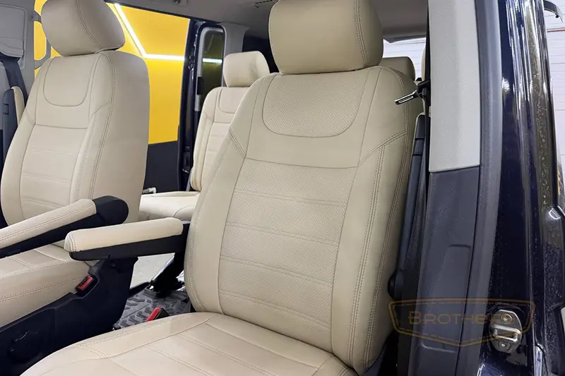 Чехлы для Volkswagen Caravelle T6 (8 мест) серии "Aurora" - бежевая строчка Чехлы для Volkswagen Caravelle T6 (8 мест) серии "Aurora" - бежевая строчка