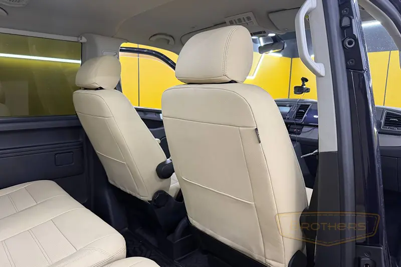 Чехлы для Volkswagen Caravelle T6 (8 мест) серии "Aurora" - бежевая строчка Чехлы для Volkswagen Caravelle T6 (8 мест) серии "Aurora" - бежевая строчка