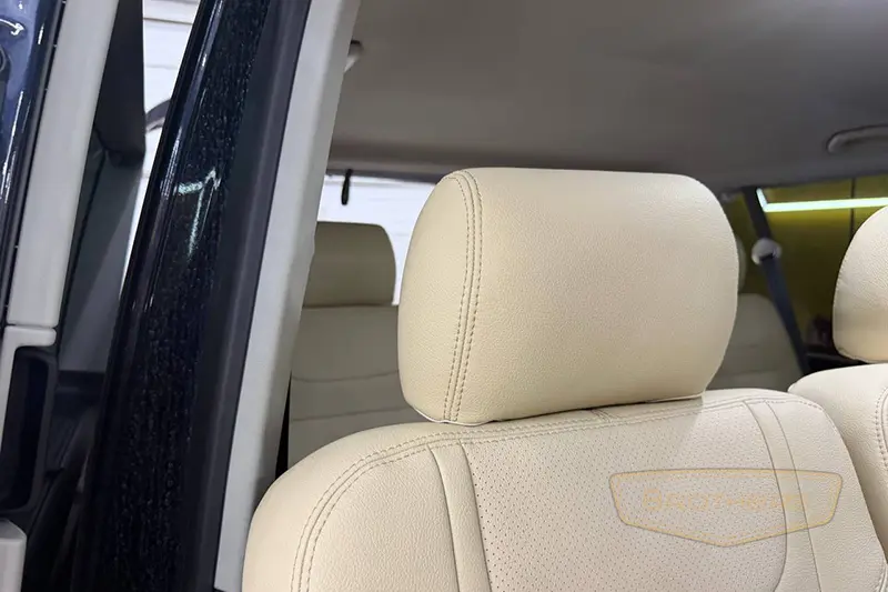 Чехлы для Volkswagen Caravelle T6 (8 мест) серии "Aurora" - бежевая строчка Чехлы для Volkswagen Caravelle T6 (8 мест) серии "Aurora" - бежевая строчка