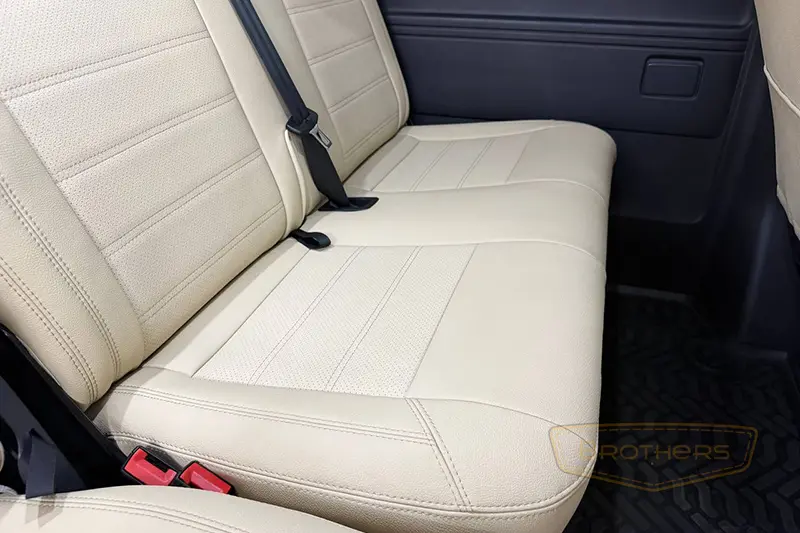 Чехлы для Volkswagen Caravelle T6 (8 мест) серии "Aurora" - бежевая строчка Чехлы для Volkswagen Caravelle T6 (8 мест) серии "Aurora" - бежевая строчка