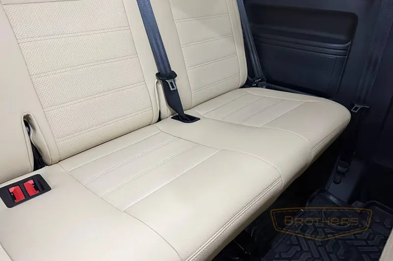 Чехлы для Volkswagen Caravelle T6 (8 мест) серии "Aurora" - бежевая строчка Чехлы для Volkswagen Caravelle T6 (8 мест) серии "Aurora" - бежевая строчка