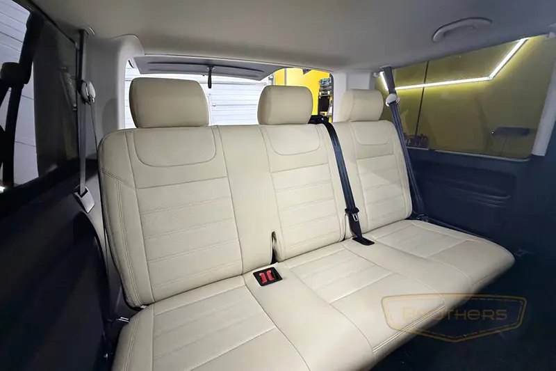 Чехлы для Volkswagen Caravelle T6 (8 мест) серии "Aurora" - бежевая строчка Чехлы для Volkswagen Caravelle T6 (8 мест) серии "Aurora" - бежевая строчка