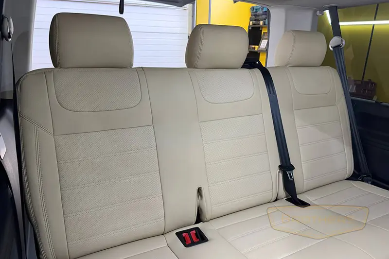 Чехлы для Volkswagen Caravelle T6 (8 мест) серии "Aurora" - бежевая строчка Чехлы для Volkswagen Caravelle T6 (8 мест) серии "Aurora" - бежевая строчка