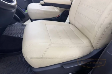 Чехлы для Volkswagen Caravelle T6 (8 мест) серии "Aurora" - бежевая строчка Чехлы для Volkswagen Caravelle T6 (8 мест) серии "Aurora" - бежевая строчка