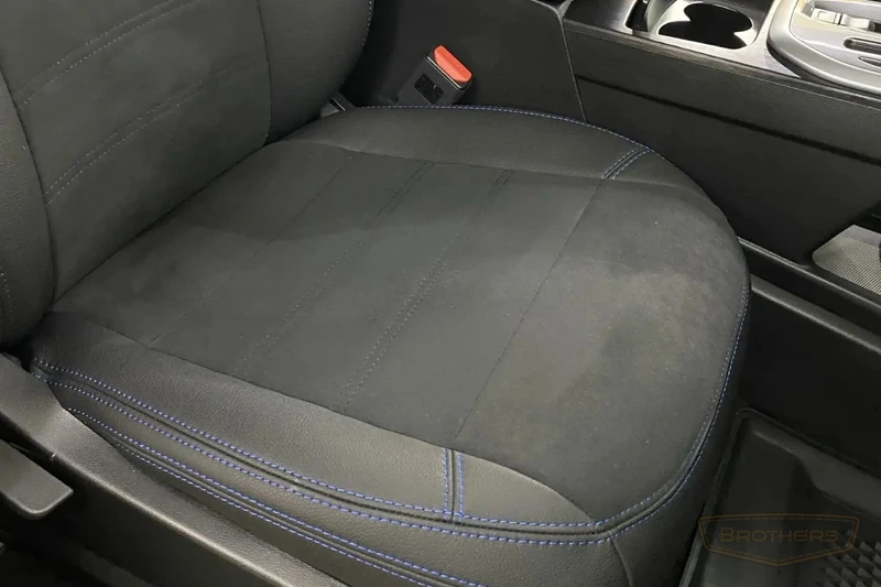 Авточехлы Haval Jolion — экокожа Dakota + алькантара с продлением, синяя строчка Авточехлы Haval Jolion — экокожа Dakota + алькантара с продлением, синяя строчка