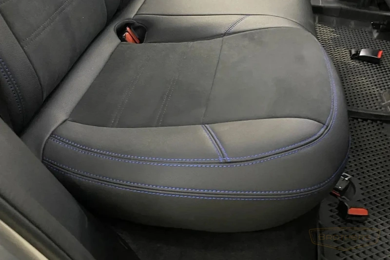 Авточехлы Haval Jolion — экокожа Dakota + алькантара с продлением, синяя строчка Авточехлы Haval Jolion — экокожа Dakota + алькантара с продлением, синяя строчка