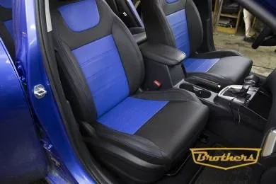 Чехлы на Kia Ceed 3, серии "Premium" - синяя строчка, вставка синий цвет