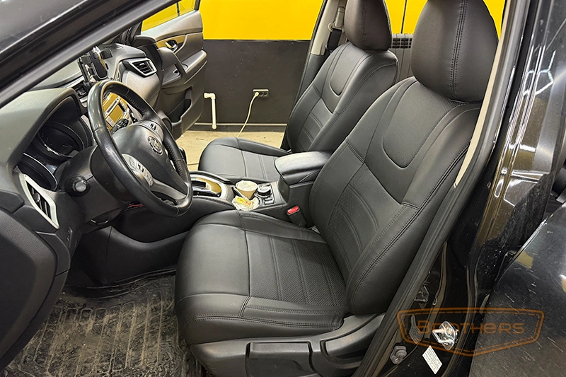 Чехлы на Nissan X-Trail T32, серии "Premium" - черная строчка