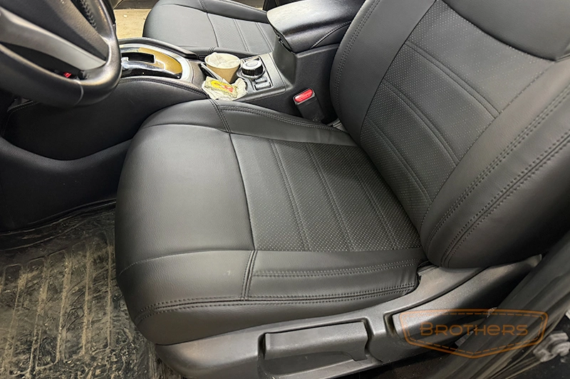 Чехлы на Nissan X-Trail T32, серии "Premium" - черная строчка