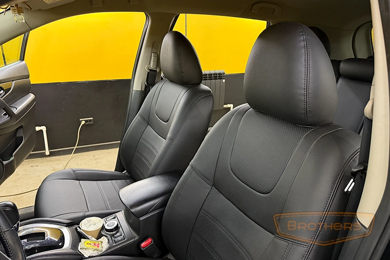 Чехлы на Nissan X-Trail T32, серии "Premium" - черная строчка