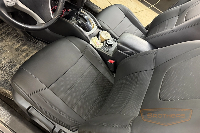 Чехлы на Nissan X-Trail T32, серии "Premium" - черная строчка