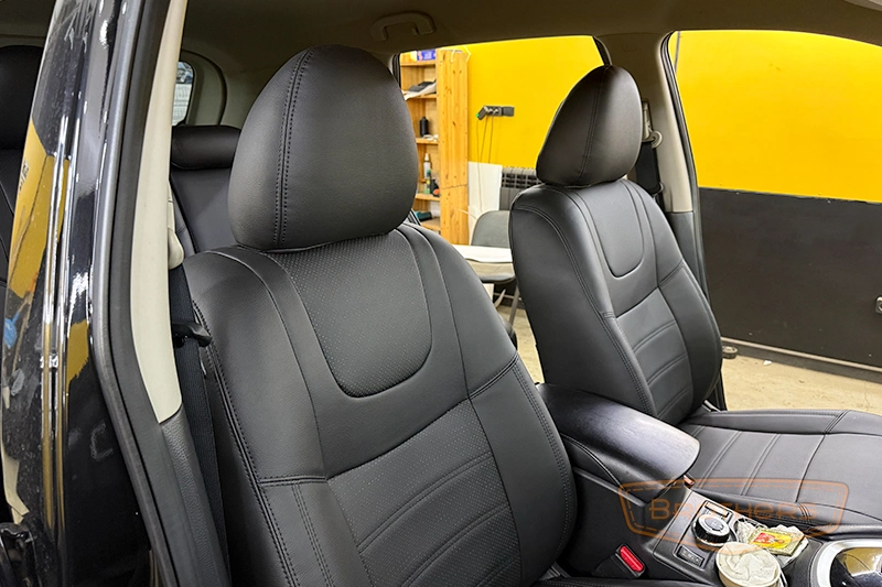 Чехлы на Nissan X-Trail T32, серии "Premium" - черная строчка