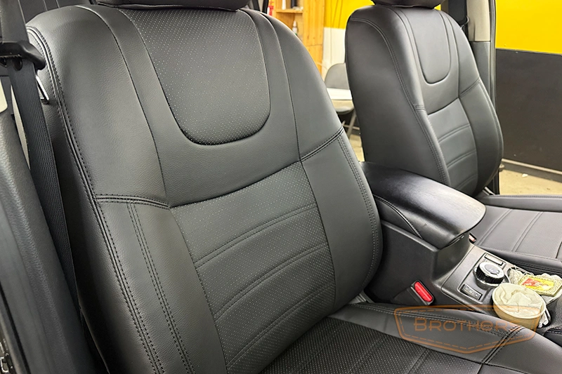 Чехлы на Nissan X-Trail T32, серии "Premium" - черная строчка