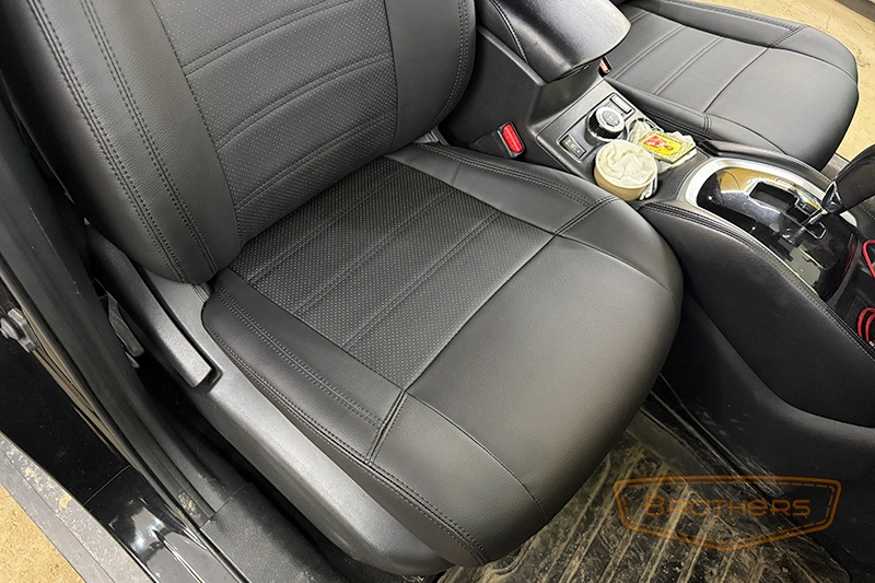 Чехлы на Nissan X-Trail T32, серии "Premium" - черная строчка