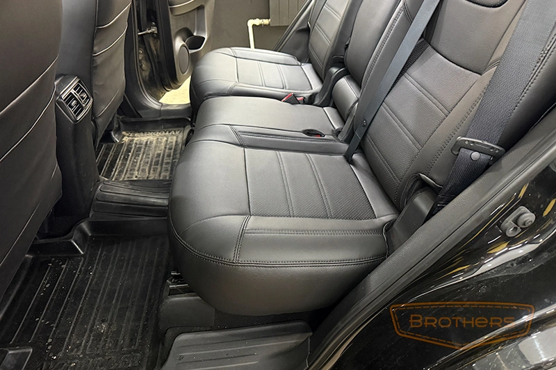 Чехлы на Nissan X-Trail T32, серии "Premium" - черная строчка