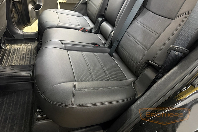 Чехлы на Nissan X-Trail T32, серии "Premium" - черная строчка