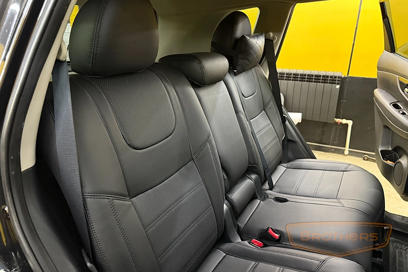 Чехлы на Nissan X-Trail T32, серии "Premium" - черная строчка