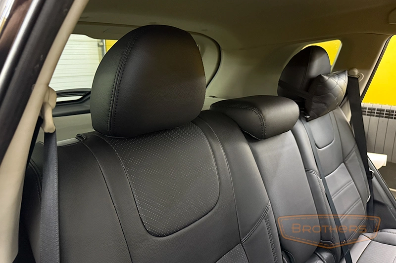 Чехлы на Nissan X-Trail T32, серии "Premium" - черная строчка