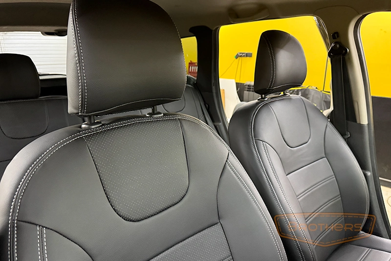 Авточехлы на автомобиль Renault Duster (Рено Дастер), серии "Premium" - серая строчка, оригинал из экокожи Авточехлы на автомобиль Renault Duster (Рено Дастер), серии "Premium" - серая строчка, оригинал из экокожи