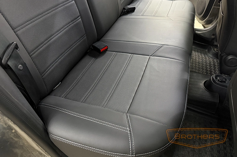 Авточехлы на автомобиль Renault Duster (Рено Дастер), серии "Premium" - серая строчка, оригинал из экокожи Авточехлы на автомобиль Renault Duster (Рено Дастер), серии "Premium" - серая строчка, оригинал из экокожи