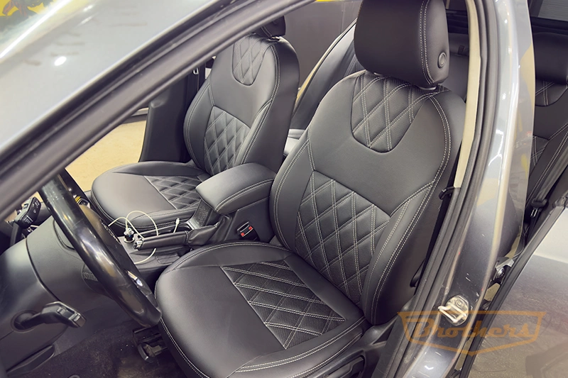 Чехлы на Skoda Octavia A7 (elegance), серии "Premium" с ромбами - серая строчка Чехлы на Skoda Octavia A7 (elegance), серии "Premium" с ромбами - серая строчка