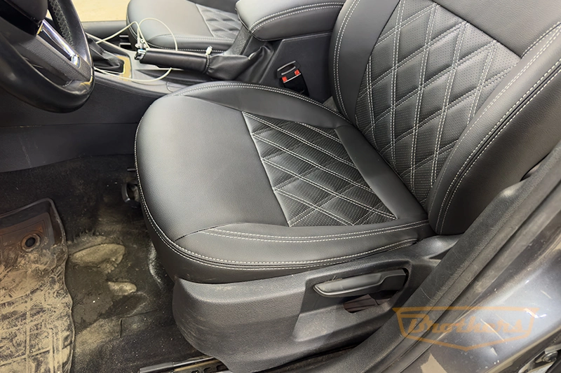 Чехлы на Skoda Octavia A7 (elegance), серии "Premium" с ромбами - серая строчка Чехлы на Skoda Octavia A7 (elegance), серии "Premium" с ромбами - серая строчка