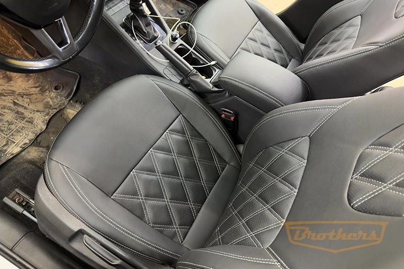 Чехлы на Skoda Octavia A7 (elegance), серии "Premium" с ромбами - серая строчка Чехлы на Skoda Octavia A7 (elegance), серии "Premium" с ромбами - серая строчка