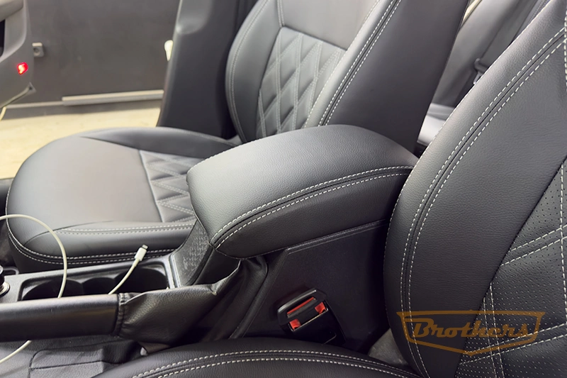 Чехлы на Skoda Octavia A7 (elegance), серии "Premium" с ромбами - серая строчка Чехлы на Skoda Octavia A7 (elegance), серии "Premium" с ромбами - серая строчка