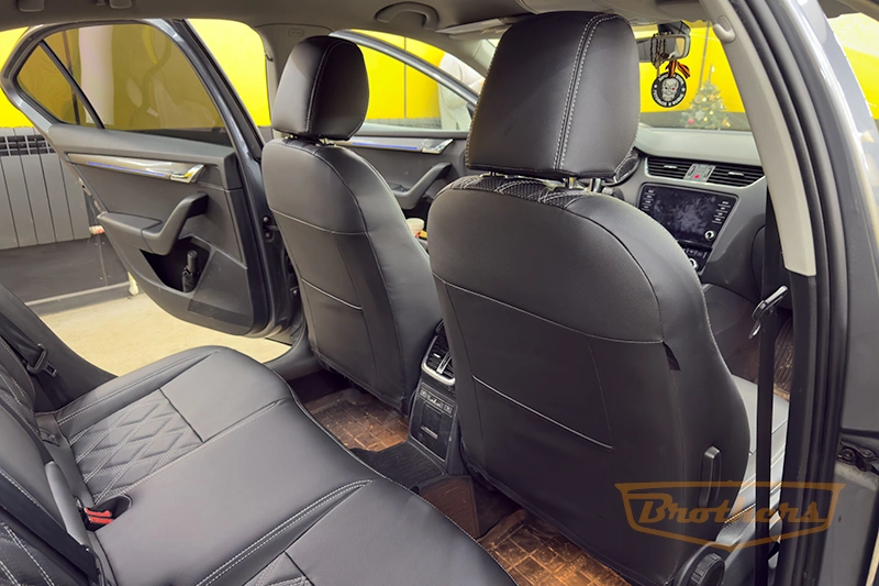 Чехлы на Skoda Octavia A7 (elegance), серии "Premium" с ромбами - серая строчка Чехлы на Skoda Octavia A7 (elegance), серии "Premium" с ромбами - серая строчка