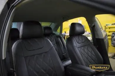 Чехлы на Volkswagen Polo, серии "Premium" с ромбами - коричневая строчка