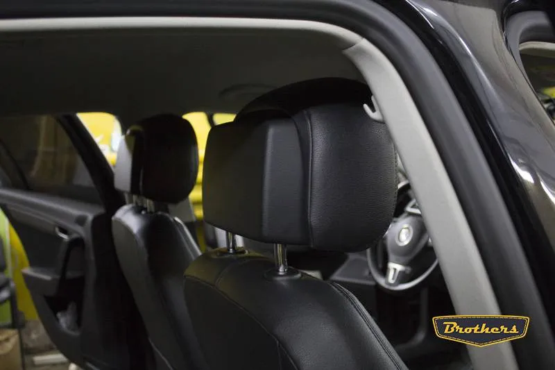 Чехлы на Volkswagen Passat B7, серии "Premium" с ромбами - черная строчка