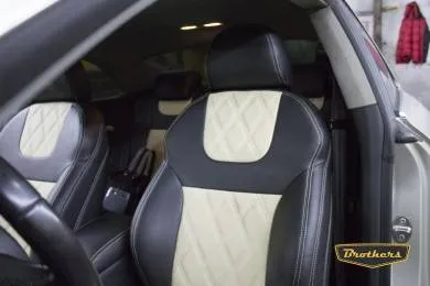 Чехлы на сидения Audi A5 (купе), серии "Premium" с ромбами - бежевая строчка