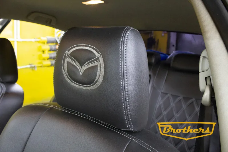 Чехлы на Mazda 6 2 (седан), серии "Premium", ромбы и логотипы - серая строчка