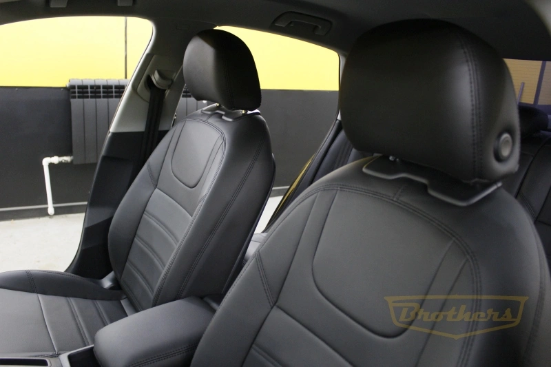Чехлы на сидения Audi А4 (B9), серии "Premium" - черная строчка