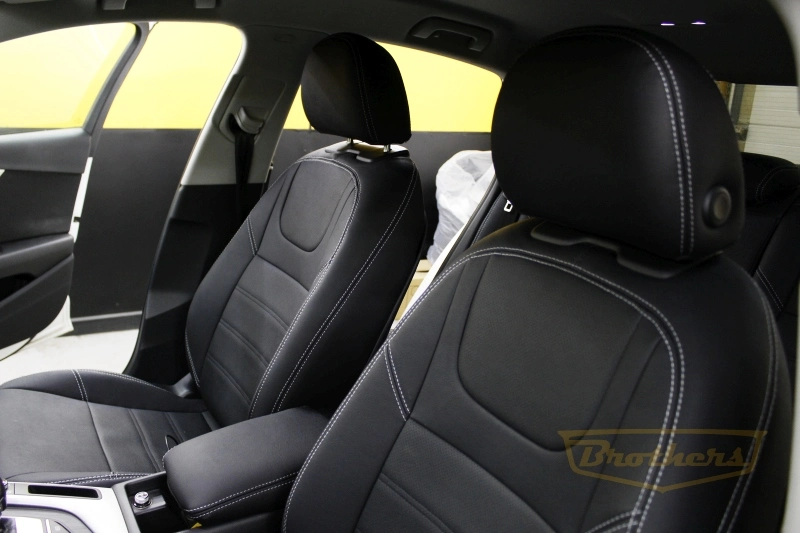 Чехлы на сидения Audi А4 5 (B9) 2015-2020 серии "Aurora"  - серая строчка